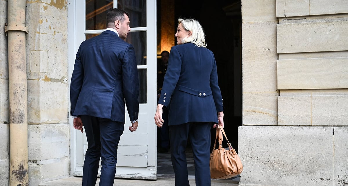 Jordan Bardella et Marine Le Pen avant leur rencontre avec François Bayrou, à Paris, le 2 septembre.
