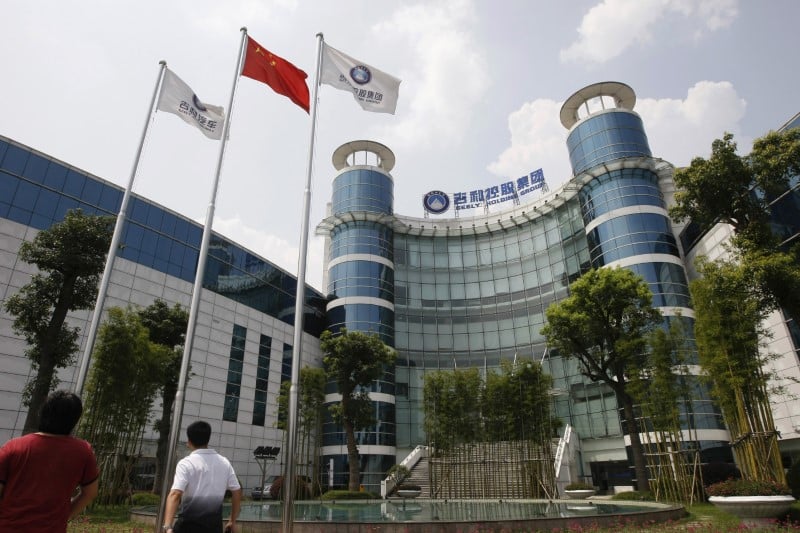 Le constructeur auto chinois geely rachete la banque danoise saxo