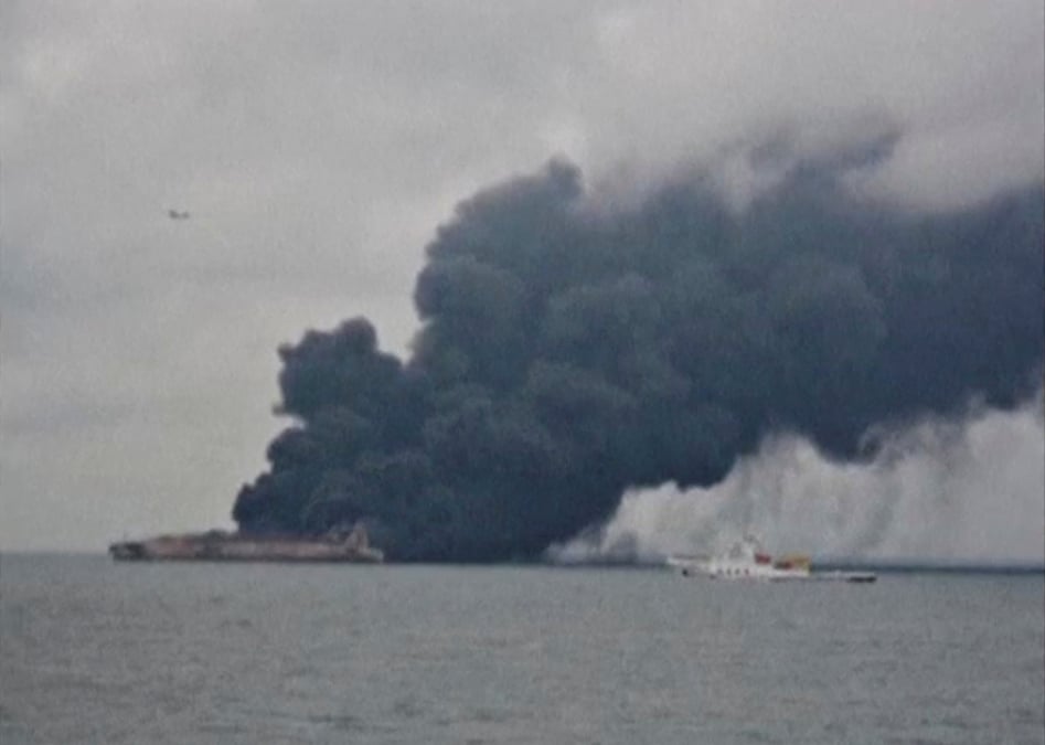 Le petrolier iranien brule toujours au large de la chine