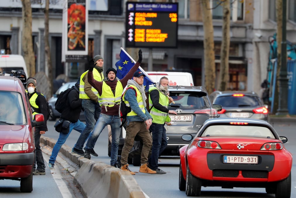 Gilets jaunes: les syndicats demandent des mesures immediates