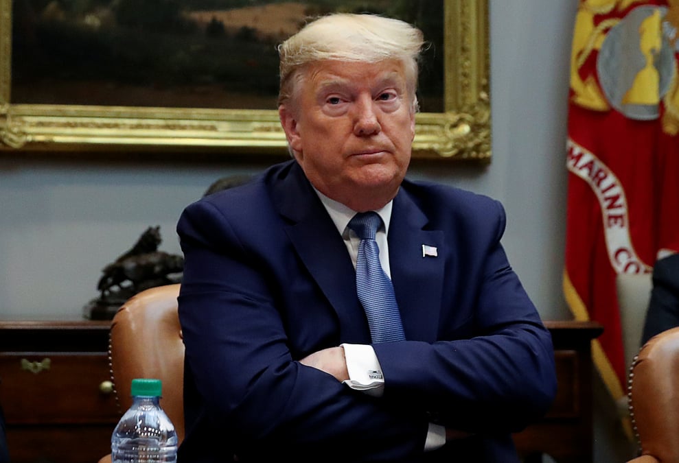 Coronavirus: presse d'agir pour l'economie, trump invite au calme