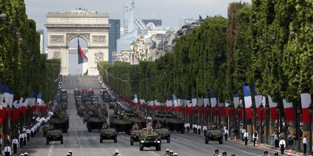 14 juillet: 11.000 policiers et un drone mobilises a paris