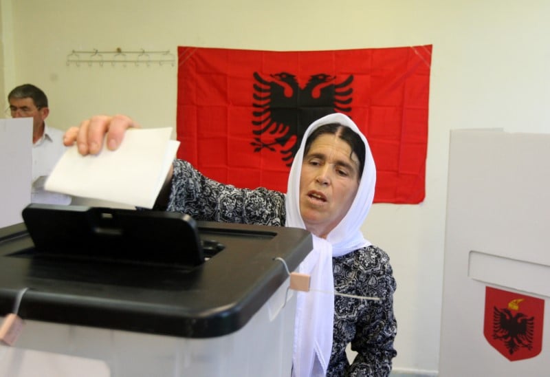 Albanie: les socialistes largement en tete aux legislatives