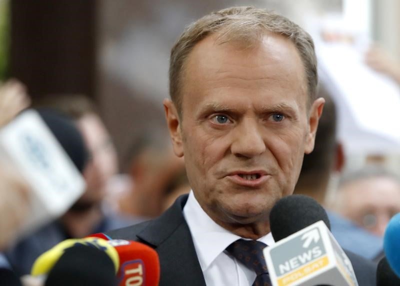 Zone euro: donald tusk veut un sommet en decembre