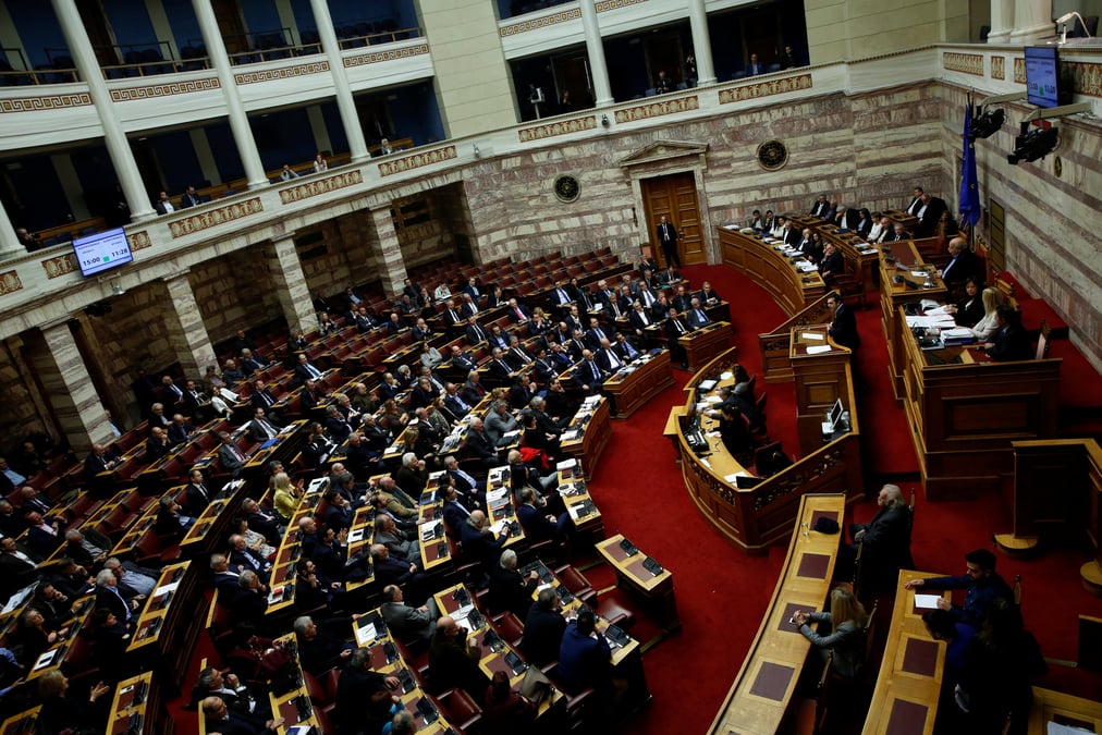 Les deputes grecs adoptent des reformes voulues par les creanciers