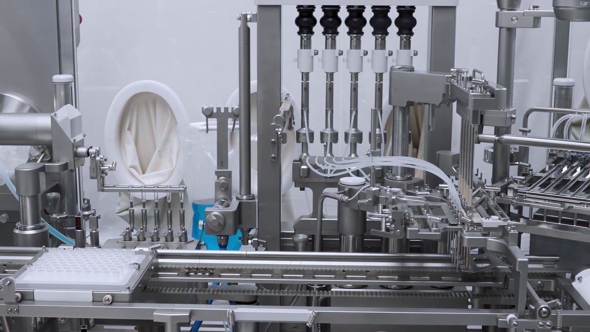 Les nouvelles lignes de pré-remplissage des seringues chez Delpharm, conçues pour répondre à la demande exponentielle des acteurs du secteur médical.