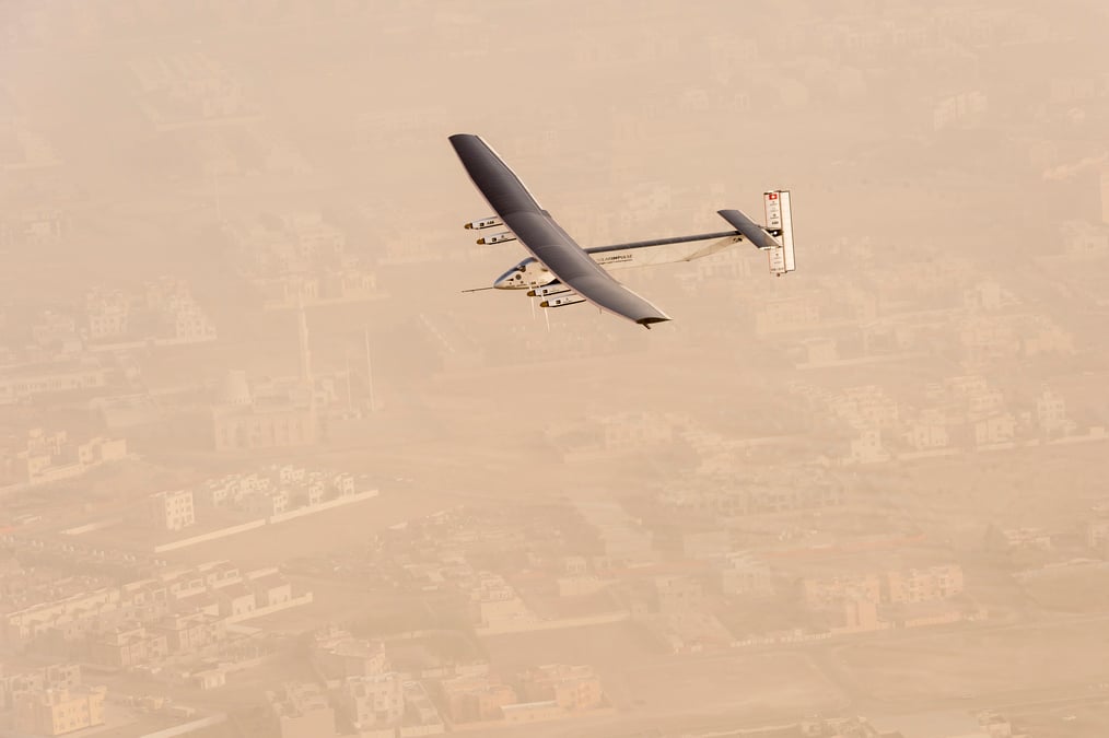 L’avion solaire solar impulse 2 entame son tour du monde