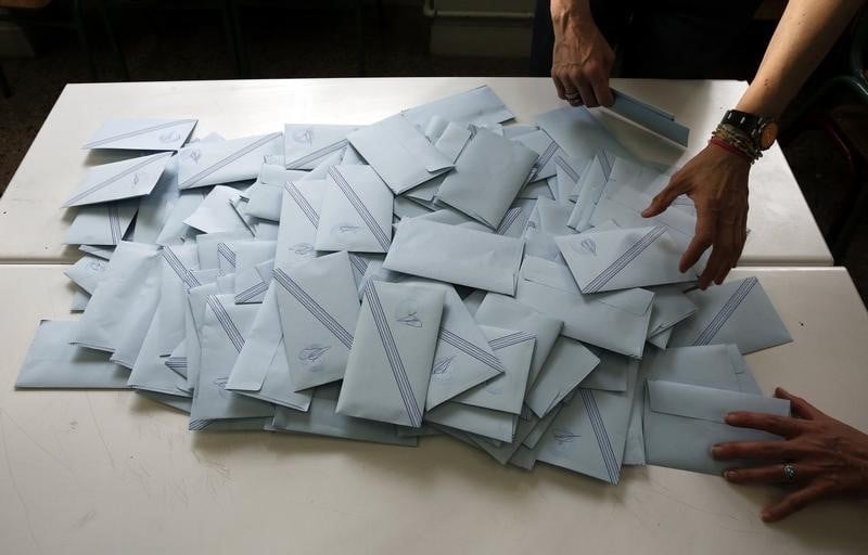 L'avance de syriza se reduit a trois semaines des legislatives