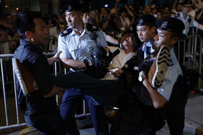 Des opposants arretes a hong kong avant la visite de xi jinping