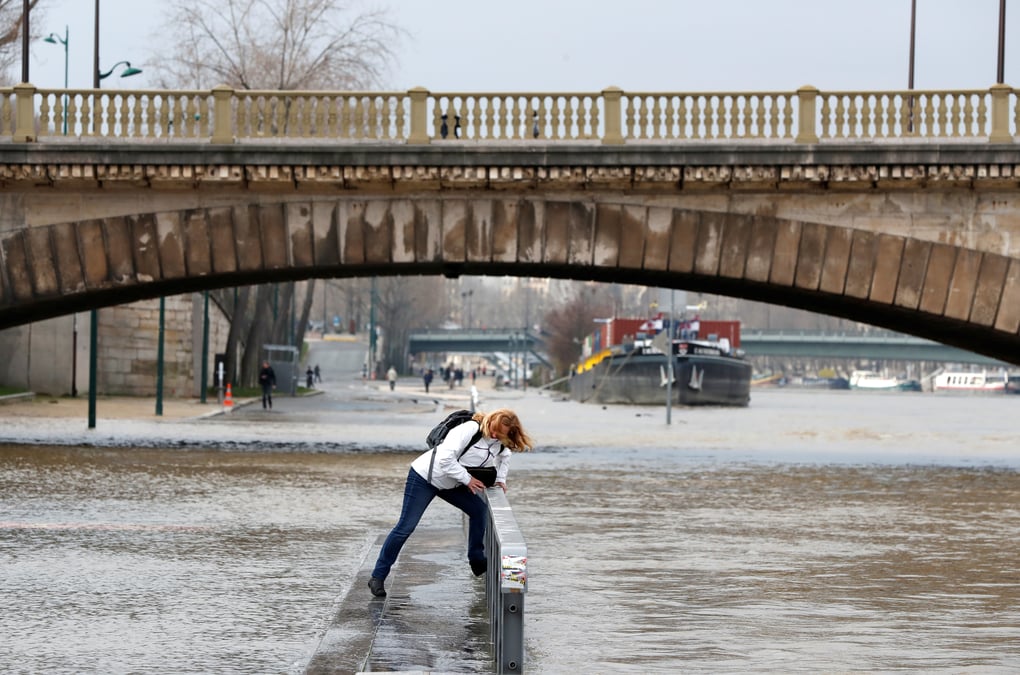 Alerte aux crues, la seine pres d'atteindre 6 m a paris