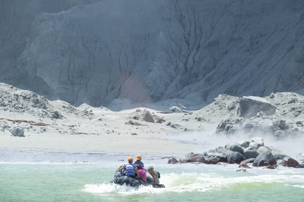 Un volcan entre en eruption en nouvelle-zelande, au moins 5 morts