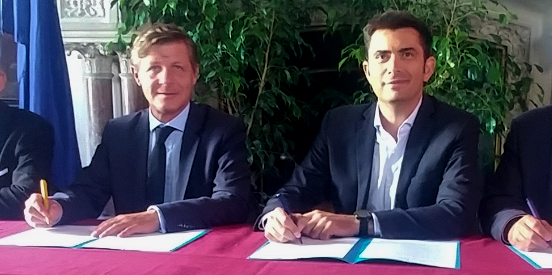 Entre 2014 et 2016, Nicolas Florian, maire de Bordeaux, et Xavier Bonnefont, maire d'Angoulême, ont cumulé leurs indemnités d'élus locaux et des allocations chômage versées par Pôle emploi.