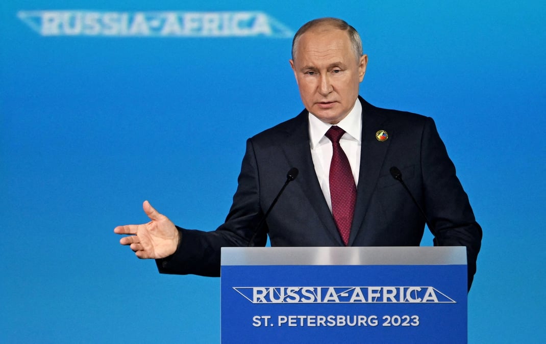 Le president russe vladimir poutine participe au sommet russie-afrique a saint-petersbourg