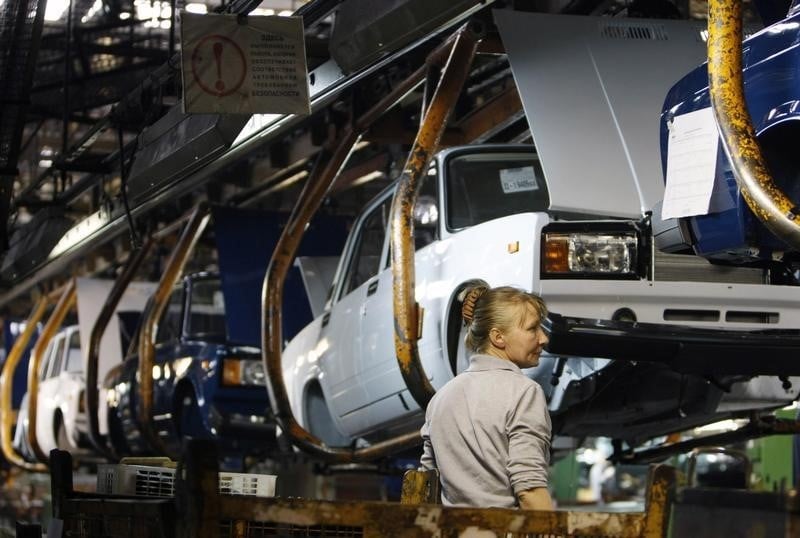 Le constructeur de Lada accélère ses réductions d'effectifs
