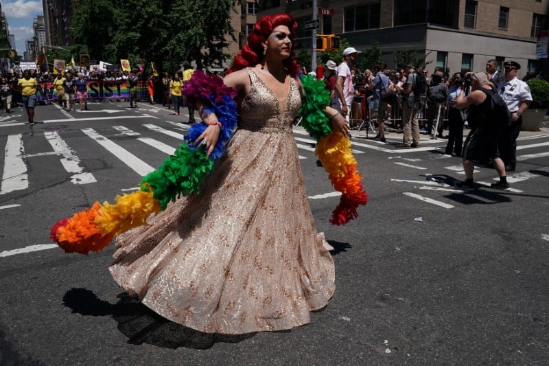 Pride: defile politique a new york, festif a san francisco