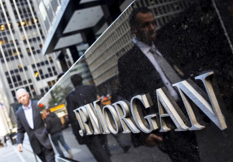 Jpmorgan embauche et releve les salaires apres la reforme fiscale