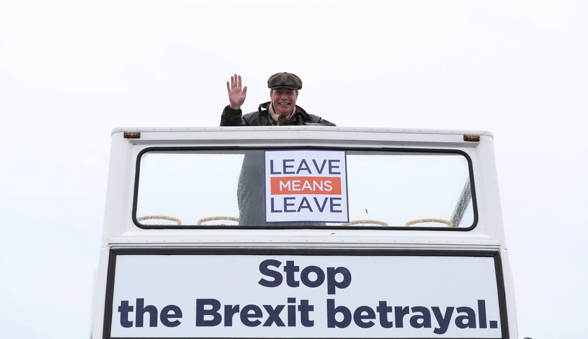 Brexit: farage reprend son baton de pelerin contre la "trahison" des parlementaires