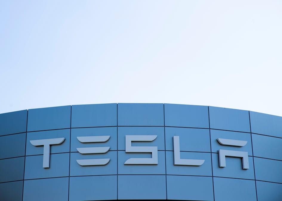Tesla va integrer en decembre l'indice s&p-500, le titre grimpe