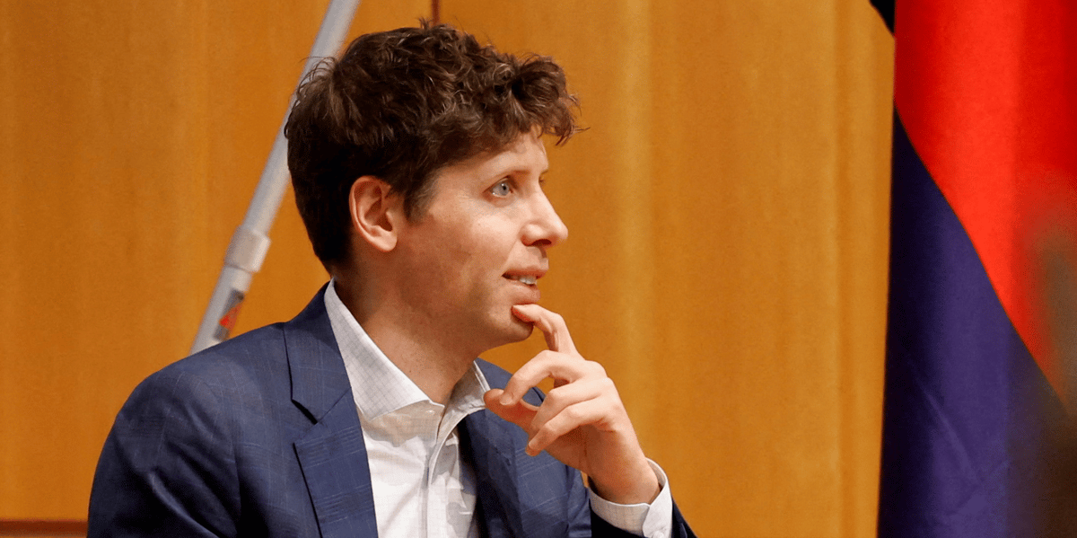 Sam Altman, le cofondateur de Worldcoin, a affirmé que ce projet pourrait permettre de mettre en place « un revenu minimal universel fondé sur l'intelligence artificielle ».