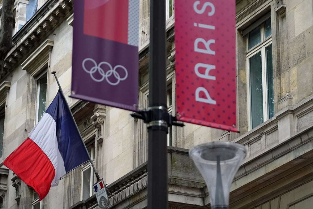 L'Insee et la Banque de France s'attendent en effet à une croissance pour le troisième trimestre de 0,4% portée pour la moitié par les Jeux olympiques et paralympiques (JOP).