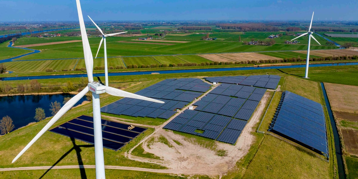 Pour atteindre l'objectif de tripler les capacités des énergies renouvelables d'ici 2030, il faut parvenir à un rythme d'au moins 1.500 GW de capacités additionnelles par an, d’après le think tank Ember.