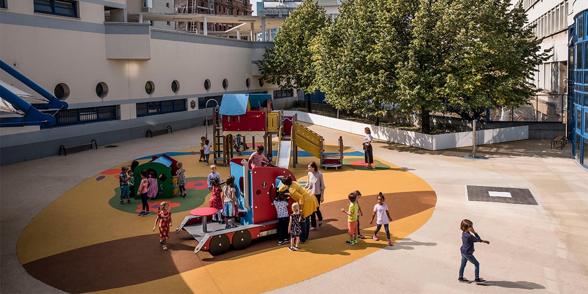 L'école maternelle Daumesnil dans le XIIe arrondissement a été amenagée en oasis. Un projet qui vise à lutter contre les îlots de chaleurs et la densité de l'urbanisation.