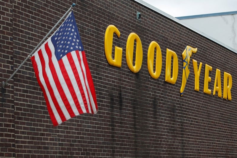 Goodyear annonce un benefice en baisse mais meilleur que prevu