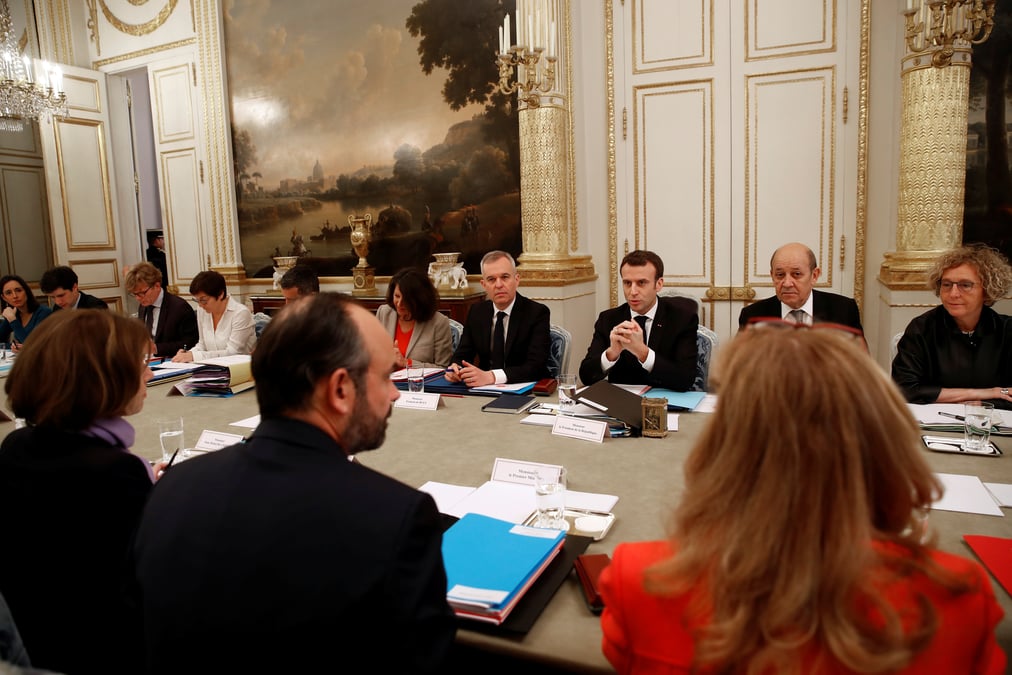 Coup d'envoi de la reforme controversee de la fonction publique