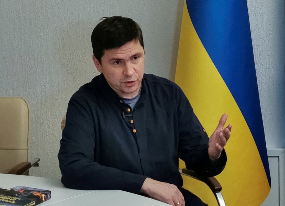 Mikhailo popodoliak, conseiller du president ukrainien volodimir zelensky lors d'une interview avec reuters
