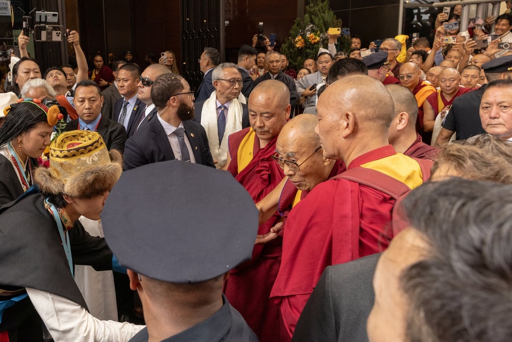 Le dalai lama lors de son arrivee a new york en juin
