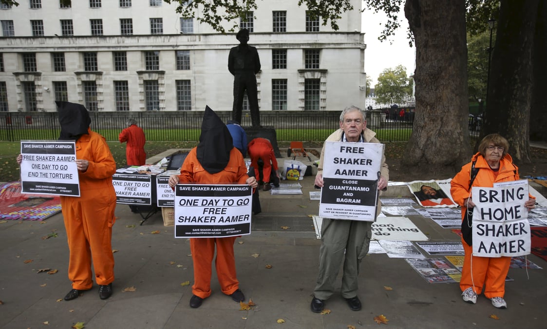 Shaker aamer, dernier detenu britannique a guantanamo, de retour en grande-bretagne