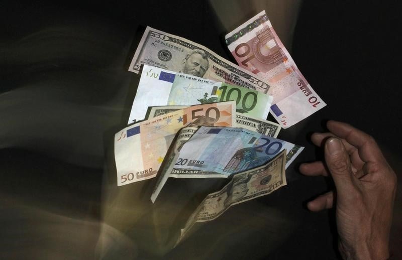 L'euro restera fort avant une résurgence du dollar en fin d'année