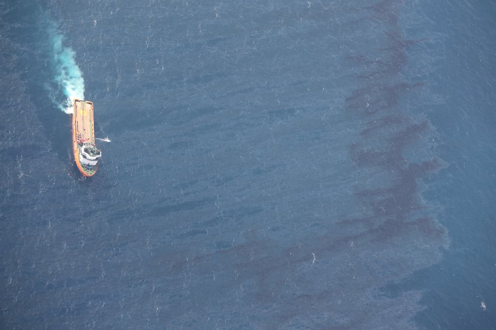Chine: quatre nappes de petrole dans les parages du tanker iranien