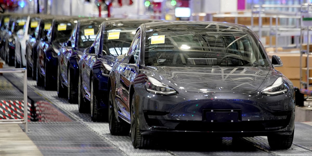 La grève concernait initialement 130 mécaniciens de Tesla en Suède avant de devenir un conflit opposant les syndicats de plusieurs secteurs au constructeur de véhicules électriques.