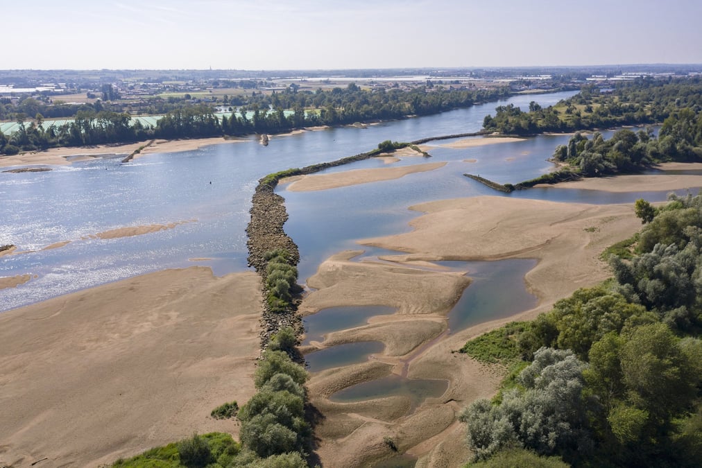 Digues et épis en Loire à la hauteur de Mauves-sur-Loire (Loire-Atlantique).