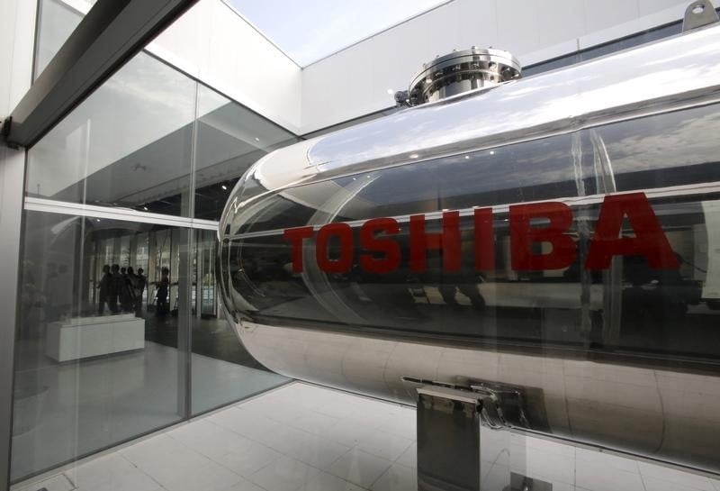 Toshiba va reviser ses comptes en baisse, mais moins que prevu