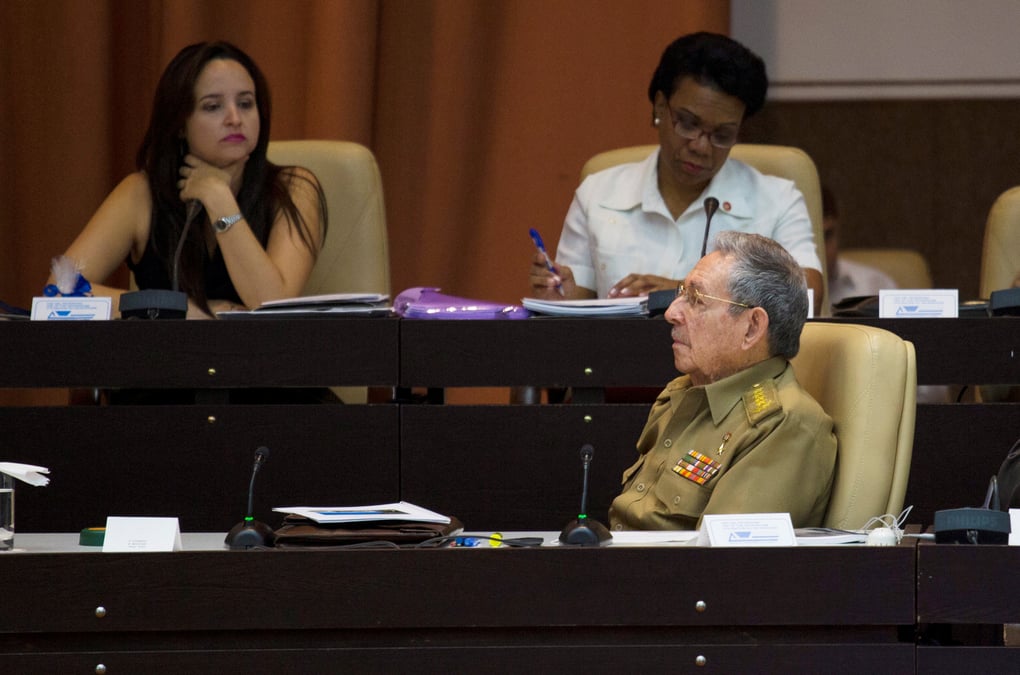 Cuba repousse la date de succession de raul castro