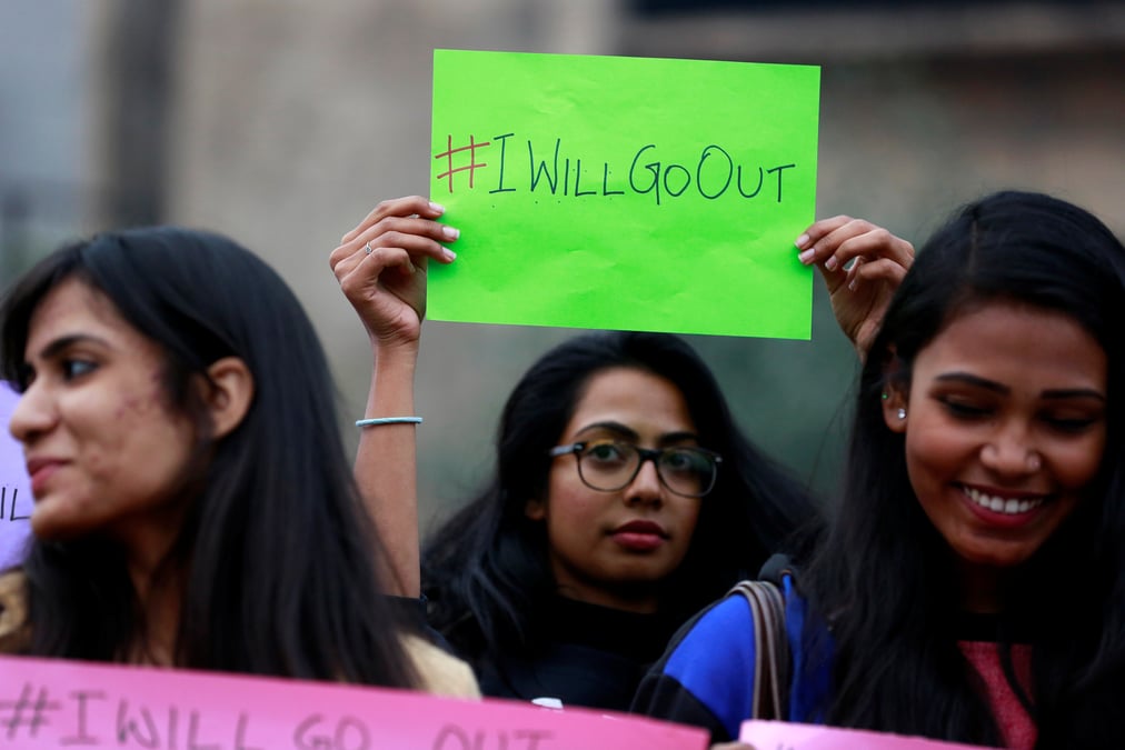 Les femmes se sont rassemblees en inde pour exiger la securite de l'espace public