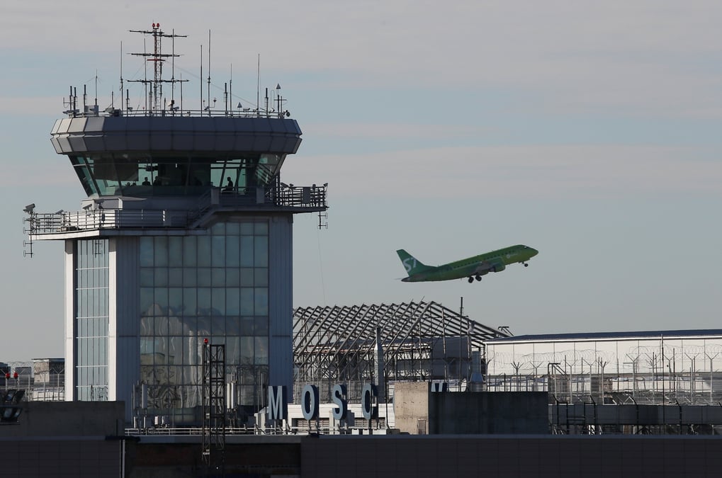 Photo d'archive montrant un avion de la compagnie russe s7 airlines decollant a l'aeroport domodedovo, a l'exterieur de moscou