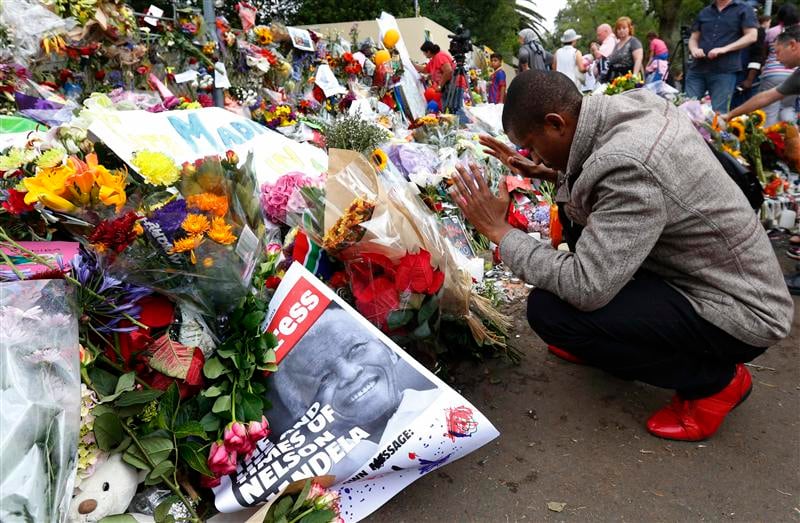 L'Afrique du Sud unie dans la prière pour honorer Nelson Mandela