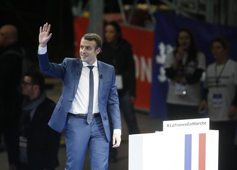 Macron s'engage a reduire la part de l'electricite nucleaire