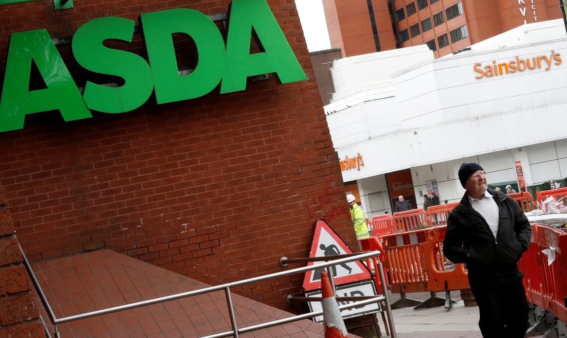 Sainsbury's et asda reclament du temps sur l'enquete sur leur fusion