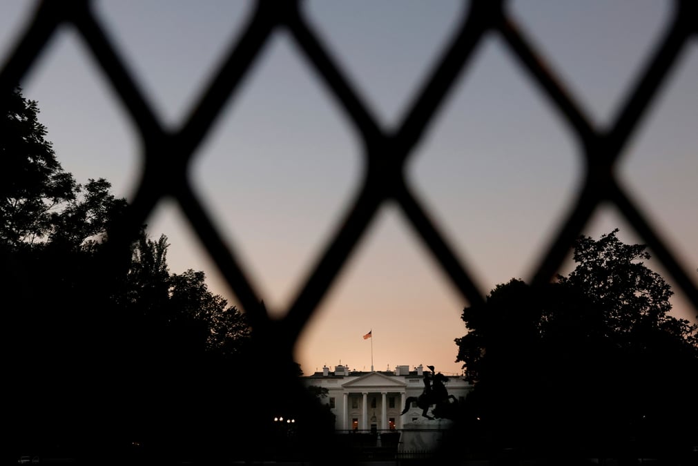 Usa: la maison blanche propose un plan limite de soutien a l'economie