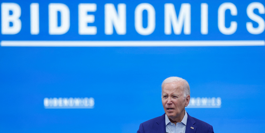 Le président des Etats-Unis, Joe Biden, prononçant mercredi un discours portant sur sa politique économique mercredi à Arcosa, une ferme d''éoliennes, près de la ville de Belin, au Nouveau Mexique.