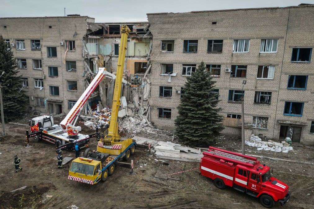 Un hopital lourdement endommage par une frappe de missile russe, dans la region de donetsk