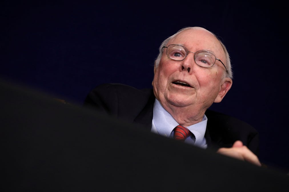 Charles munger, vice-president de berkshire hathaway inc, prend la parole lors de l'assemblee annuelle du daily journal a los angeles