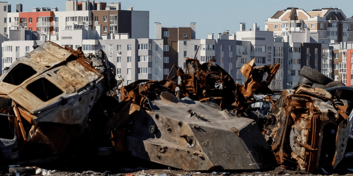 Photo d'archives des vehicules detruits a bucha, en ukraine