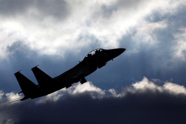 Israel intercepte un missile antiaerien tire vers ses avions
