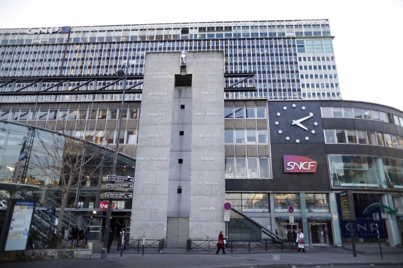 Trafic tres perturbe a la gare montparnasse a paris