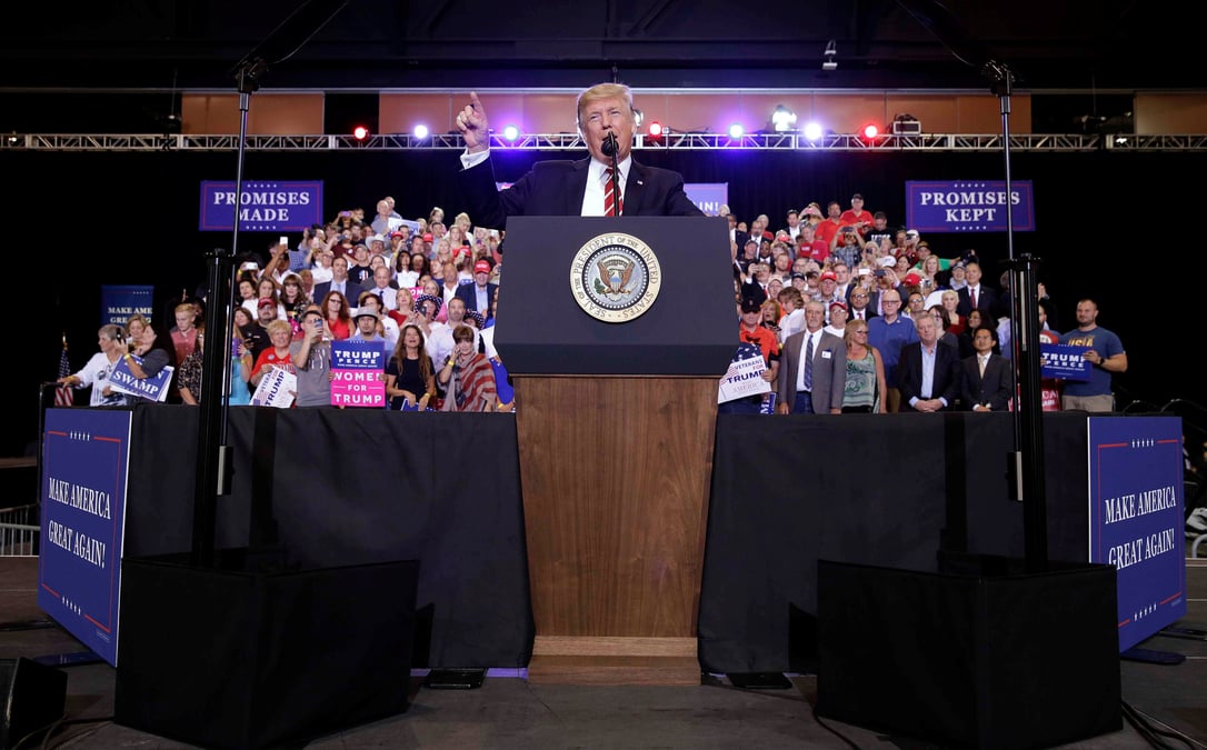 Trump defend sa reponse aux violences de charlottesville